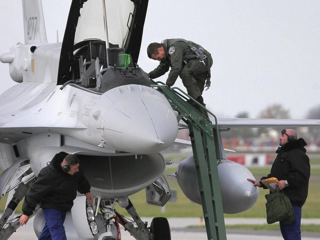 A pilot exits a Polish Air Force F-16 at Krzesiny Military Airbase in Poznan, November 9, 2006.