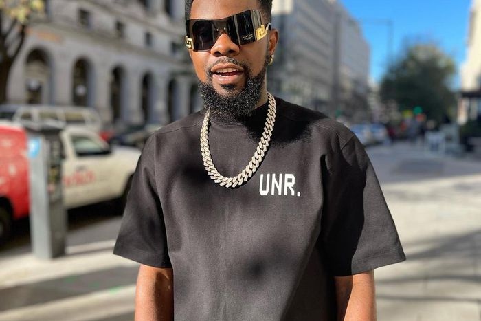 No kissing babe crooner, Patoranking.