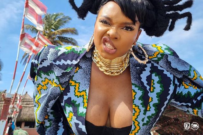 Yemi Alade -'Baddie'