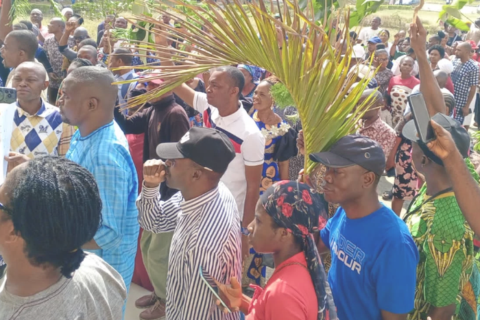 Rufus Giwa polytechnic non-teaching staff protest over 11 months unpaid salaries