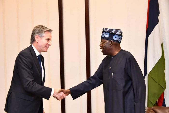 The US Secretary of State, Antony Blinken (left), shakes hands with President Bola Tinubu of Nigeria (right) [Presidency]