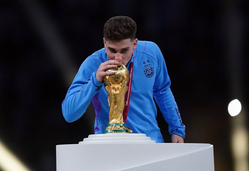 Julian Alvarez file photo File photo dated 18-12-2022 of Argentina s Julian Alvarez kisses the FIFA World Cup, WM, Weltmeisterschaft, Fussball trophy.