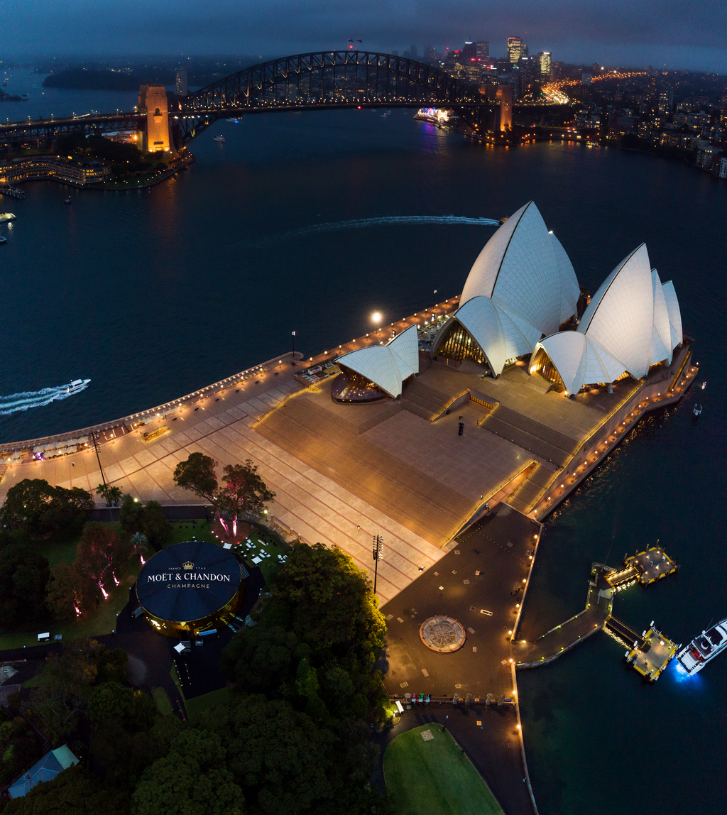 Moët & Chandon illuminates the holiday season with the vibrant effervescence of champagne & the spark of light