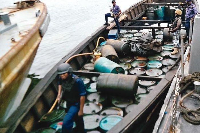 Navy arrests vandals with 210,000 litres of diesel (Punch)
