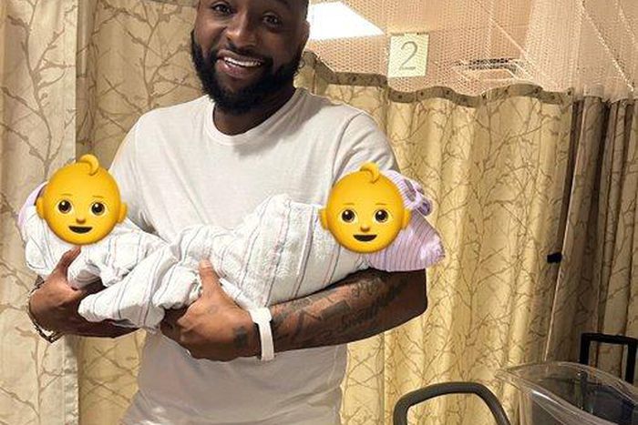Davido shows off adorable twins for the first time as he turns 31 [Twitter/Davido]