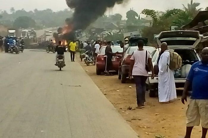 Fuel tanker explodes on Ore-Benin Expressway in Ondo State (TheHopeNewspaper)