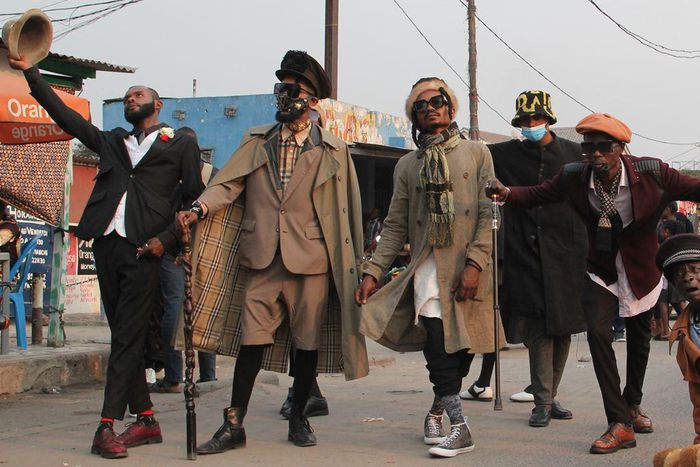 The Sapeurs impeccably dressed [Kumakonda]