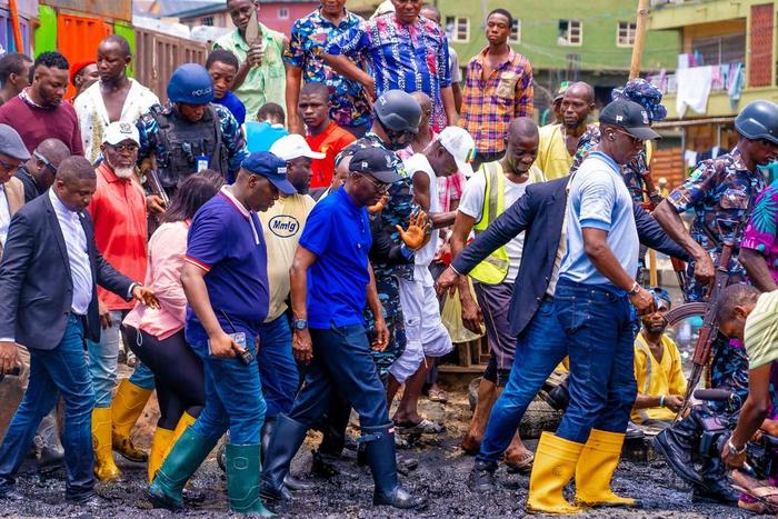 Lagos issues 7-day vacation order to developers of structures on drainage [Twitter:@jidesanwoolu]