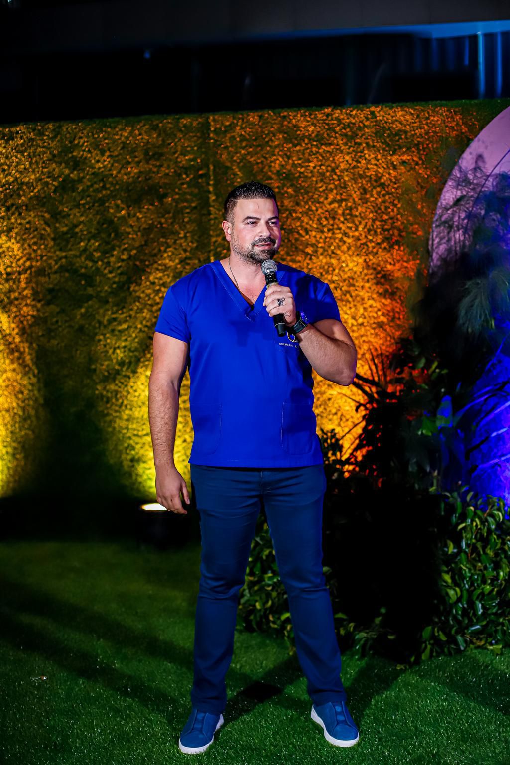 Shaer addressing the crowd