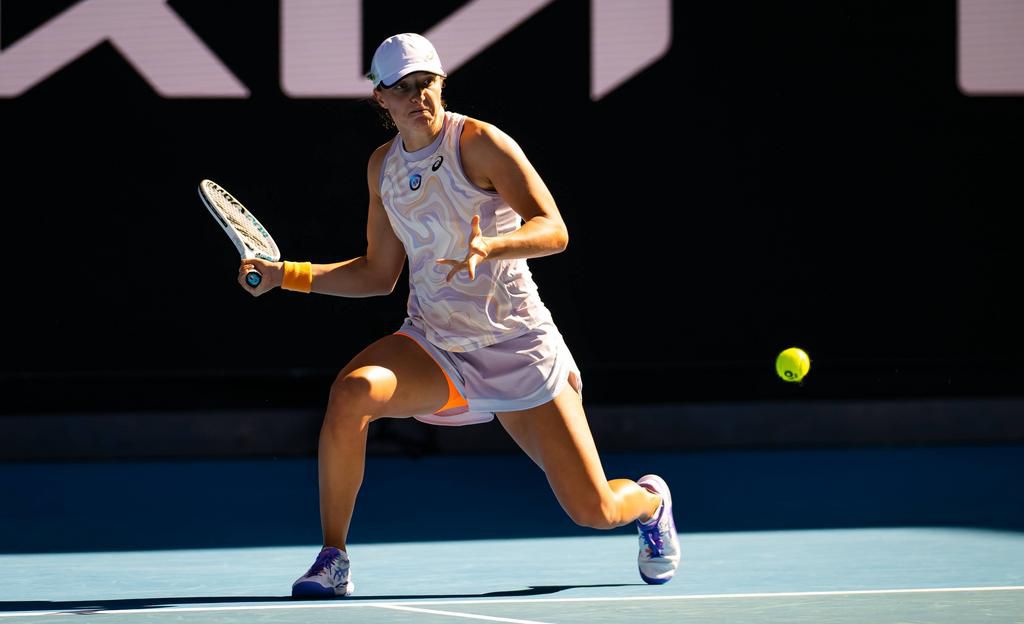Iga Swiatek in action