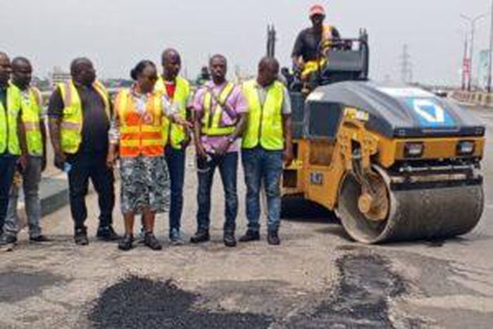 Federal Controller of Works in Lagos, Mrs Olukorede Kesha (middle) during an on-the-spot assessment of repairs on the Third Mainland Bridge on Sunday in Lagos. [NAN]
