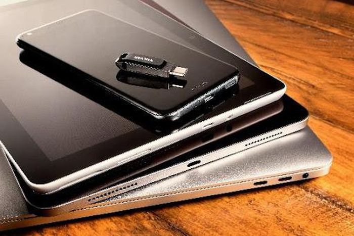 WIN: The 2-in-1 flash drive for your USB Type-C™ and Type-A devices.