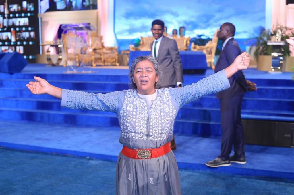 Healing Streams: Avalanche of miracles at largest healing crusade with Pastor Chris.