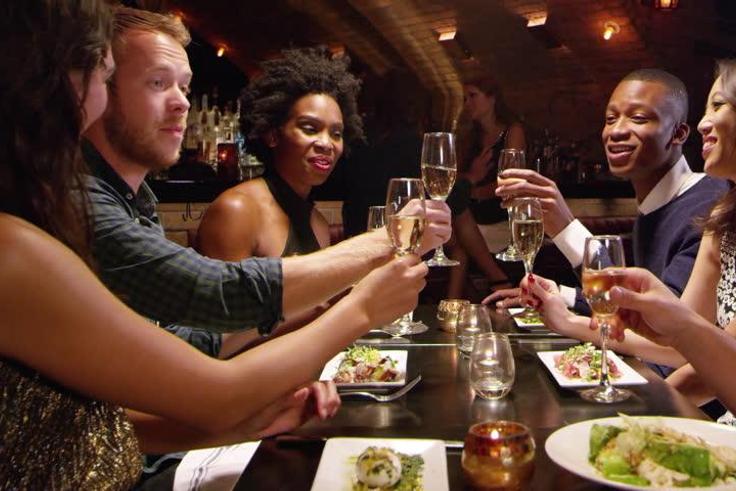 ___7800855___2018___1___4___11___Group+of+friends+at+a+restaurant+Shutterstock