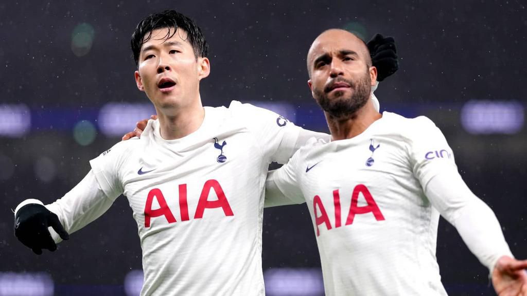 Lucas Moura celebrates a goal with Tottenham teammate Heung Min Son