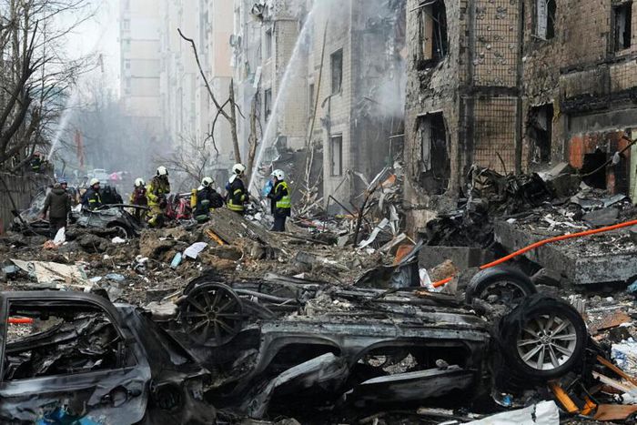 Russian missile destroys village [France 24]