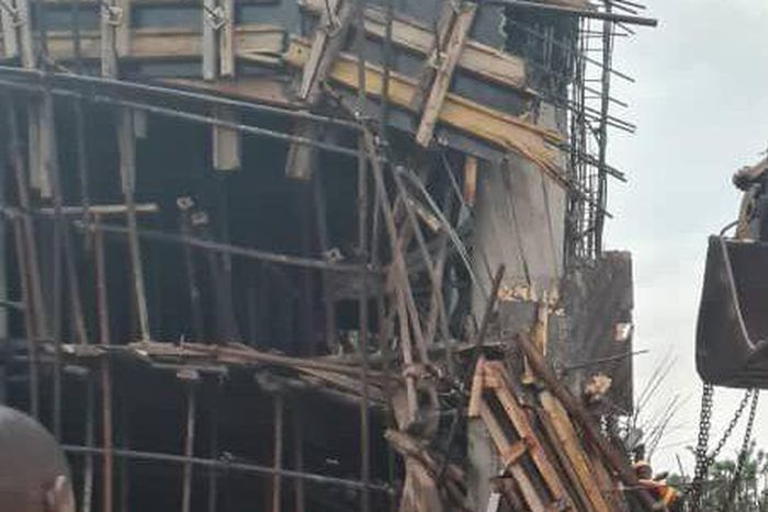 The partially-collapsed building at a construction site beside Taj Bank in Central Business District Abuja on Saturday [NAN]