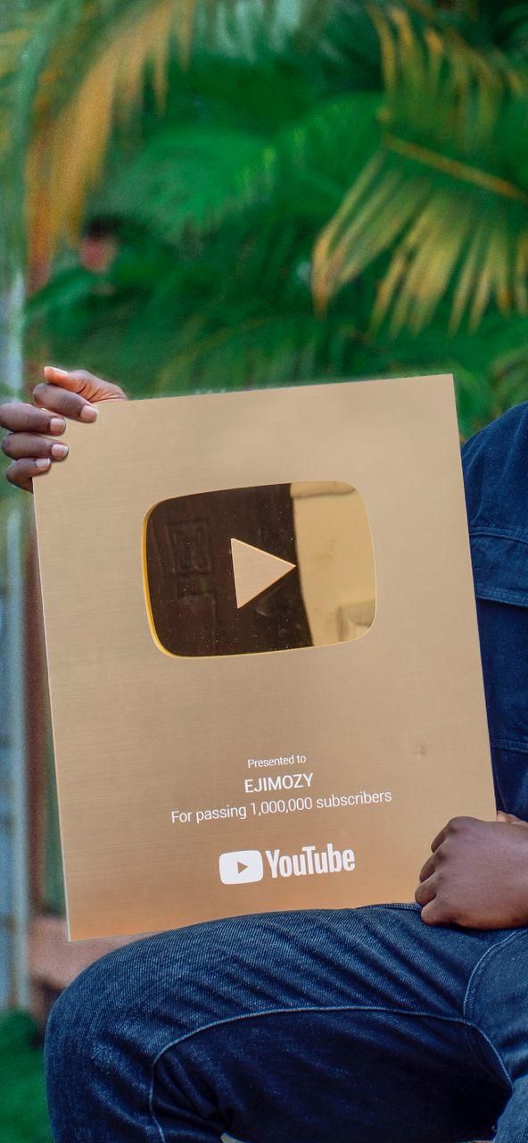 Ejimozy gets Gold YouTube Plaque for 1 Million Subscribers