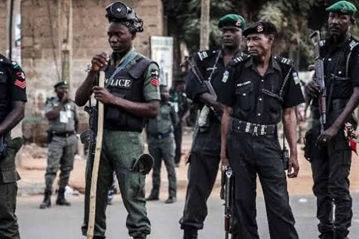 Police shoot armed robber dead at checkpoint [Vanguard News]