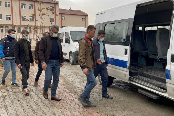 96 illegal immigrants detained after raids in Istanbul [Daily Sabah]