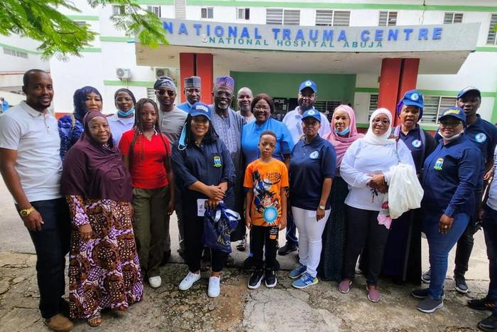 Group picture of members of the association after the visit. [NAN]