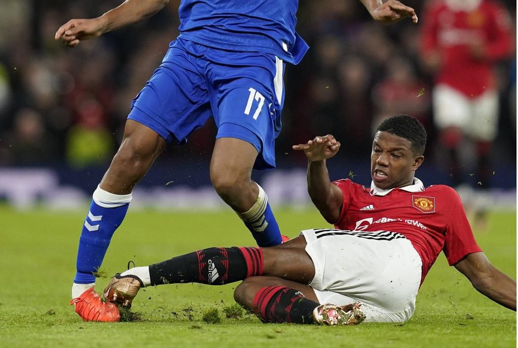 Malacia's tackle on Iwobi