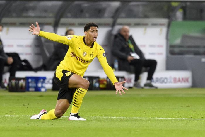 Bellingham in action for Borussia Dortmund