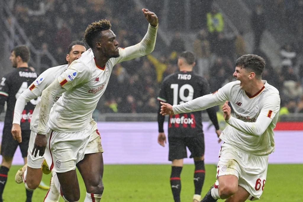 Tammy Abraham celebrating after equalising for AS Roma against Milan