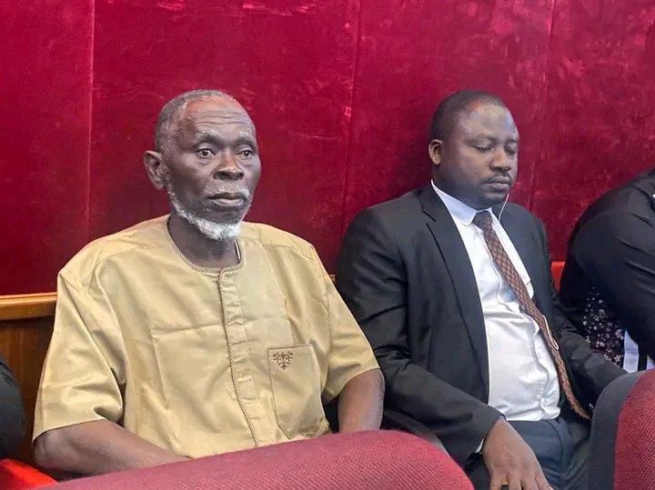 Lamidi Apapa, fraction leader in the Labour Party, keeps his promise by showing up in court [Twitter]