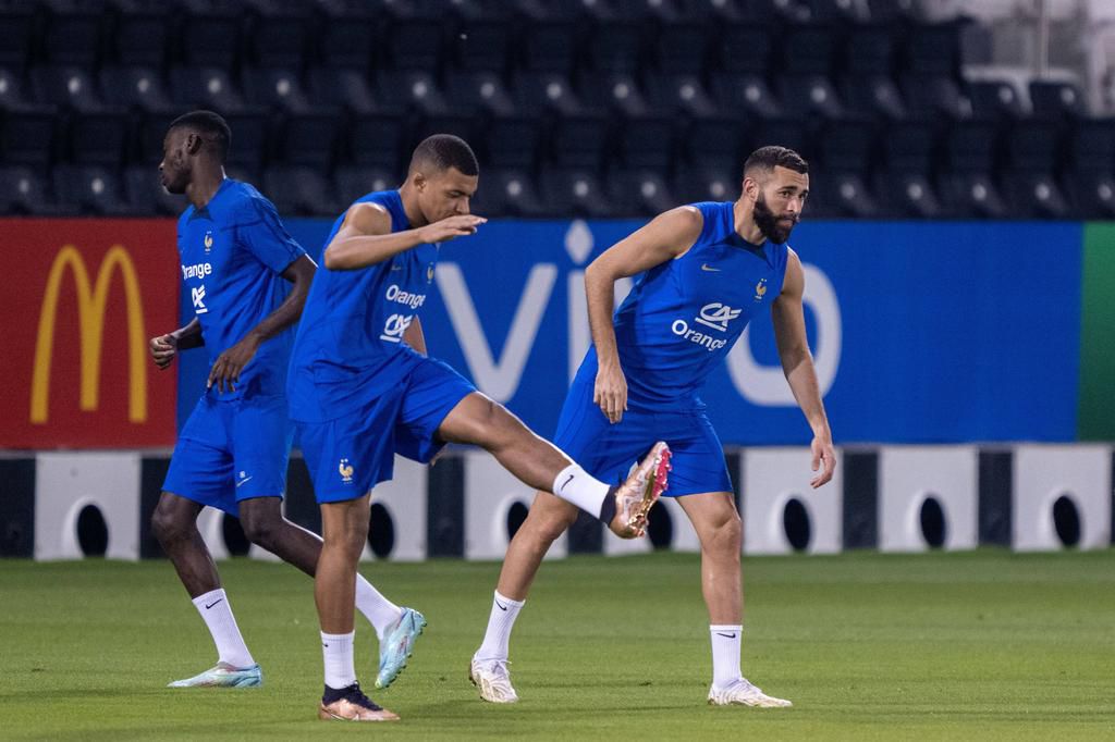 Karim Benzema (L) and Kylian Mbappe (R) in training on Saturday.
