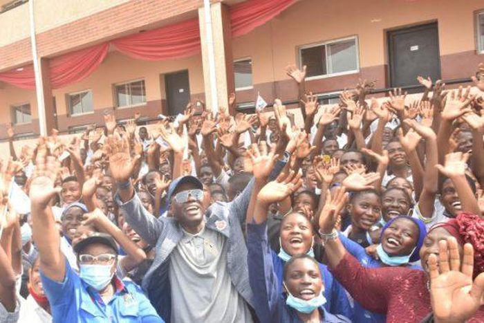 Governor Babajide Sanwo-Olu surrounded by students (NAN)