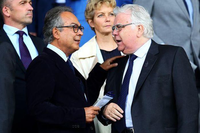 Everton fans have asked Farhad Moshiri (L) to remove Bill Kenwright (R) from his position