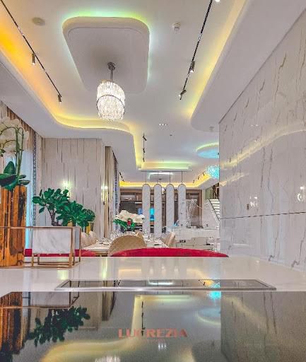 French CNN - TF1 TV Network celebrated the extraordinary achievements of Sijibomi Ogundele.