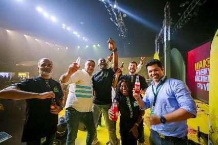 Drink, savour, celebrate! The new Hydr8 100 & D’Vybe are your next favourite drinks