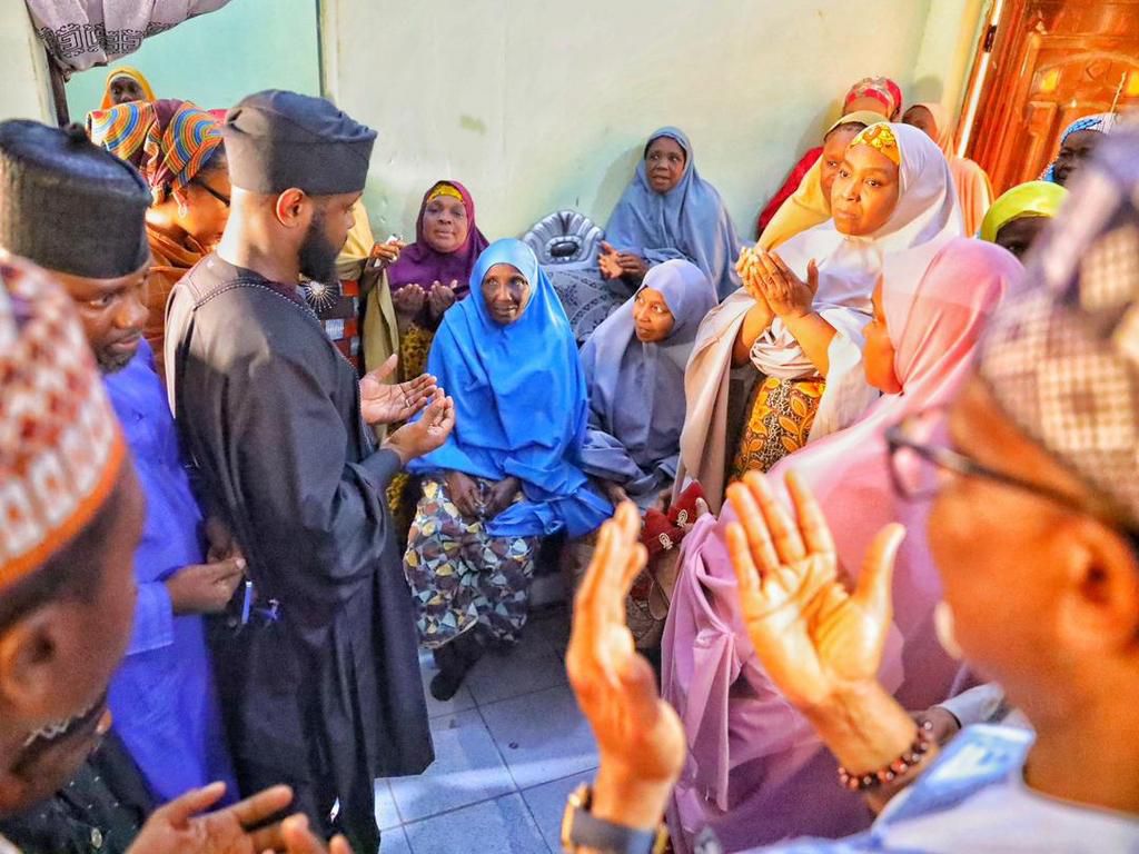 Seyi Tinubu pays condolence visit to Buhari over the death of his niece.