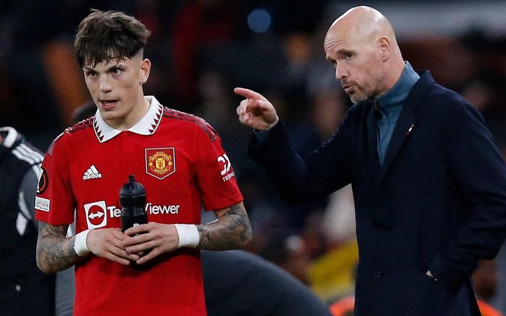 Manchester United manager Erik ten Hag issues instructions to game changer Garnacho