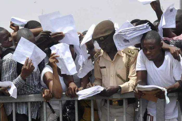 FG asks all jobless persons in Lagos to register at NDE office. (Vanguard)