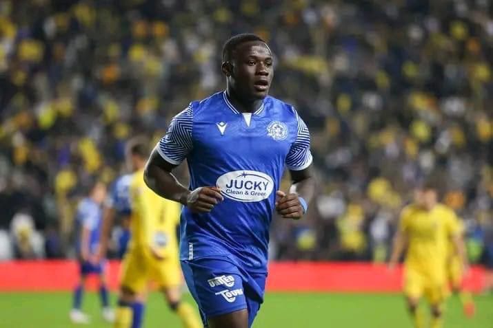 Lameck Banda playing for Maccabi Petah Tikvah