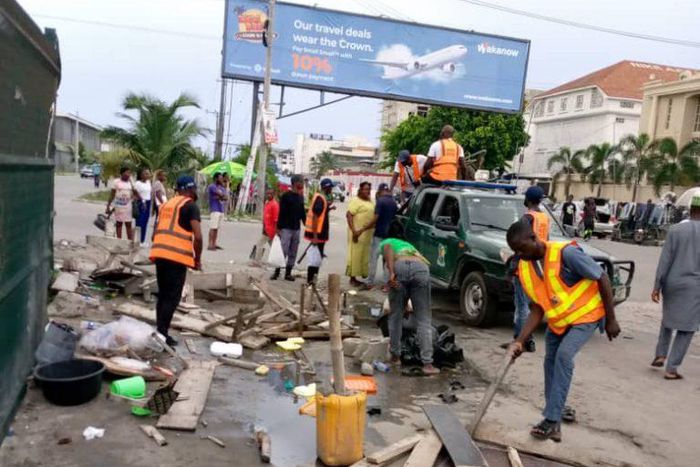 LAWMA demolishes shanties, clears street traders along Lekki-Epe Expressway (NAN)