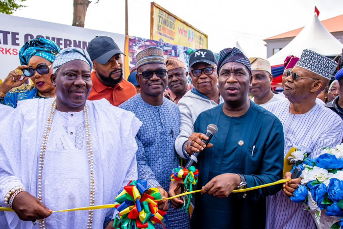 L-R: Ojora of Ijora, Oba Fatai Aromire; Lagos State House of Rep. Member, Ajeromi Ifelodun 1, Hon. Olumoh Lukman; Chairman, Ajeromi-Ifelodun Local Government, Hon. Fatal Ayoola; Deputy Governor, Dr Obafemi Hamzat and APC, Apex Leader, West Senatorial D...