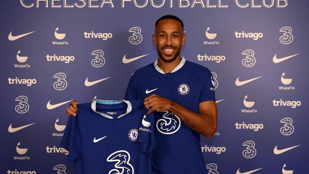 Pierre-Emerick Aubameyang unveiled as a Chelsea player