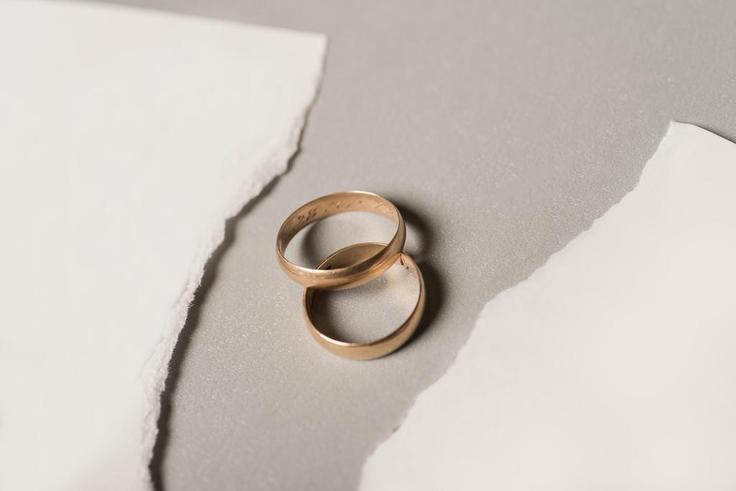 Munger moved with his family to California and worked in law. He divorced his first wife in 1953 and met Nancy Borthwick on a blind date, marrying her in 1956.