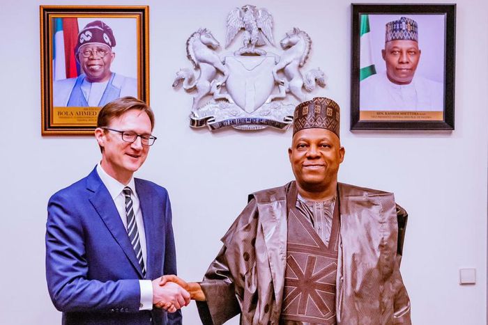 Nigeriás Vice President, Kashim Shettima and the British High Commissioner to Nigeria, Richard Montgomery. [Presidency]