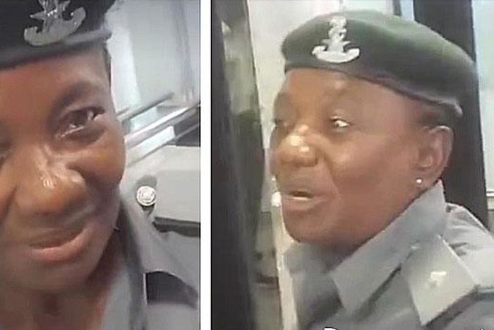 The Customs officer is seen demanding N5,000 bribe from a passenger at the Lagos airport [ChannelsTV]