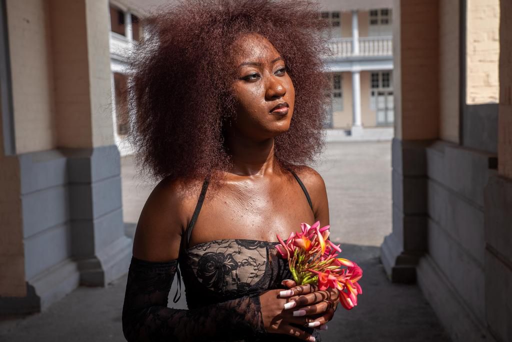 Sela Vie debuts with 2 new tracks, 'Chasing The Paper' and 'Money'