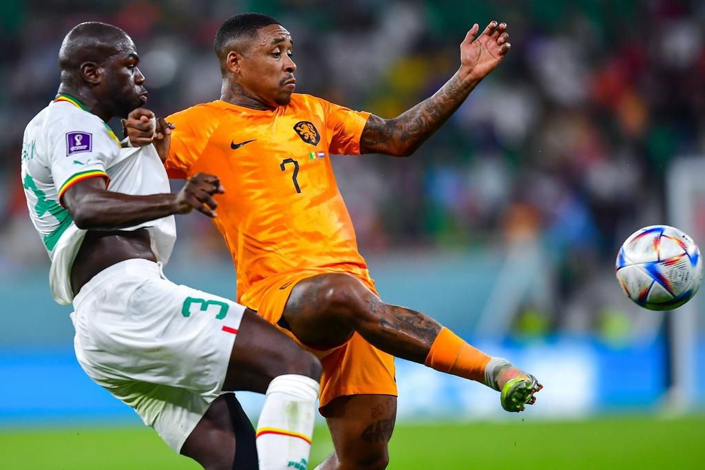 (L-R), Kalidou Koulibaly of Senegal and Steven Bergwijn of Netherlands during the game Senegal vs Netherlands, corresponding to Group A of the FIFA World Cup Qatar 2022 on November 21, 2022.