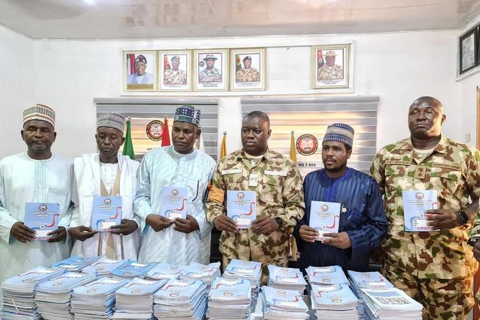 Nigerian Army donate books to secondary students in Borno (Credit: Tribune Online)
