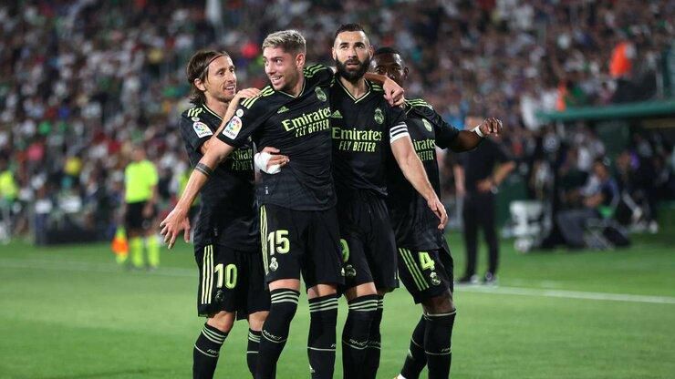 Karim Benzema celebrates in Real Madrid 3-0 win at Elche