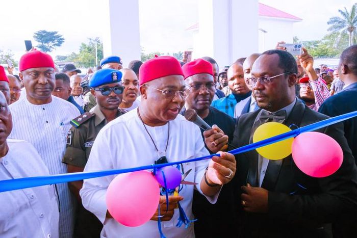 Gpv. Hope Uzodinma commissions new general hospital in Imo. [IMSG]