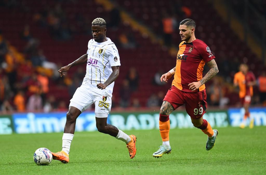 Mauro Icardi (R) of Galatasaray and Michael Ologo (L) of Istanbulspor during the Friendly Match between Galatasaray and Istanbulspor at Vodafone Park in Istanbul